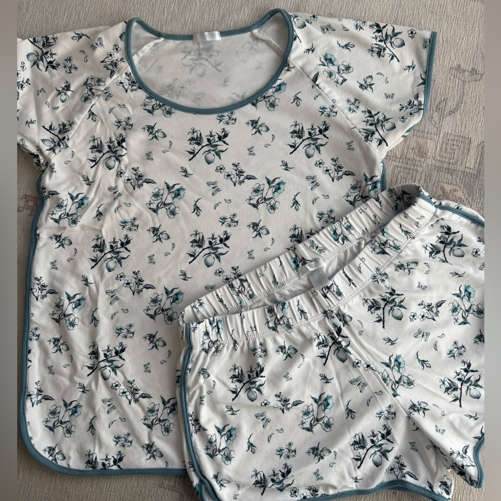 LAKE PAJAMAS White and Blue Fleur Pajama Set